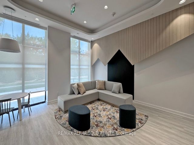 618 - 188 Fairview Mall Dr