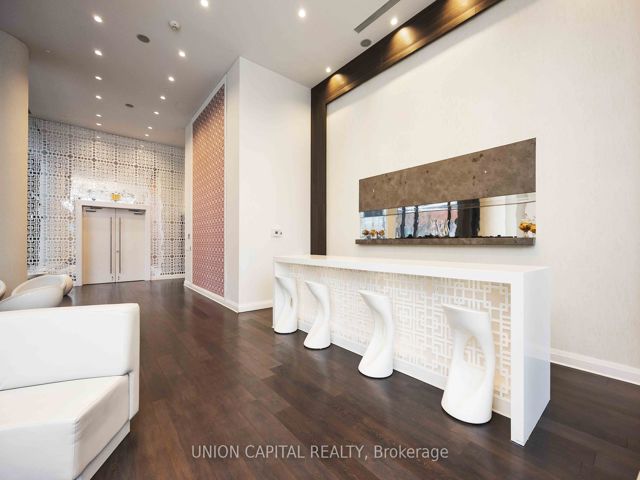 1705 - 68 Canterbury Pl
