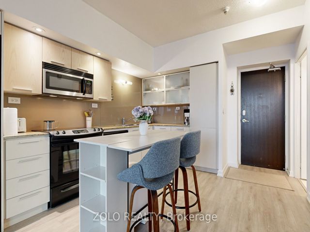 3306 - 25 Capreol Crt