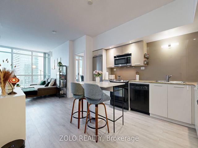 3306 - 25 Capreol Crt