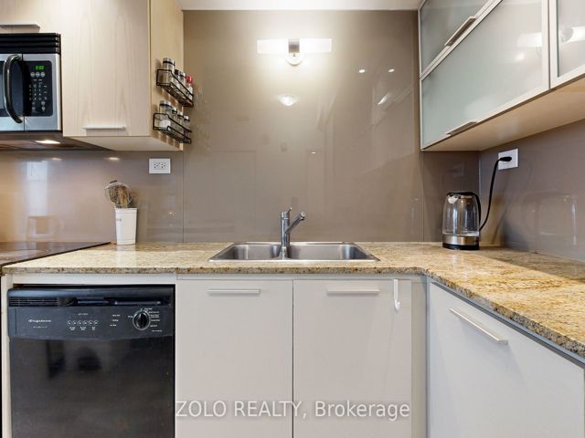 3306 - 25 Capreol Crt