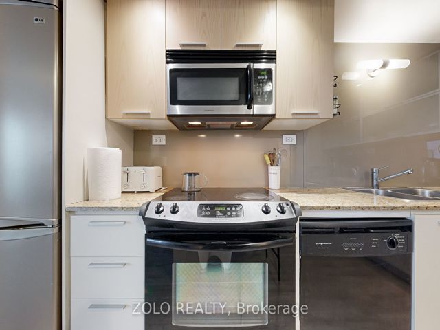 3306 - 25 Capreol Crt
