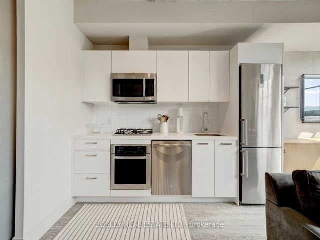 709 - 608 Richmond St W