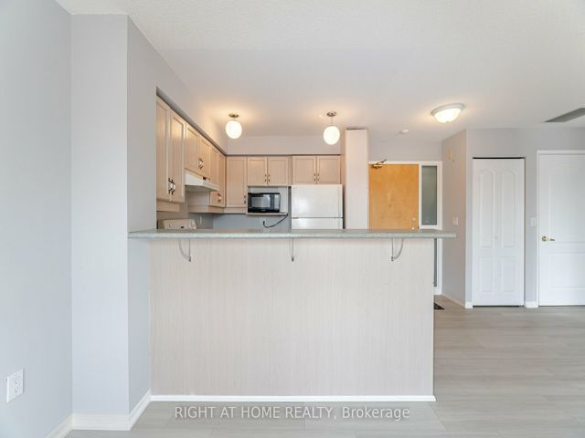 306 - 1387 Bayview Ave