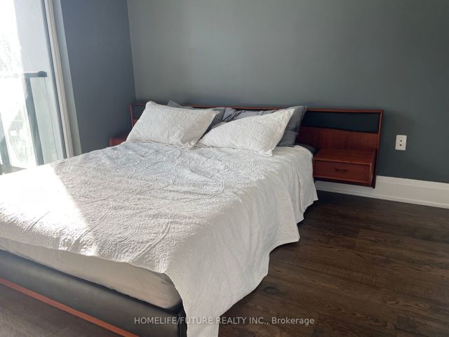 611 - 576 Front St