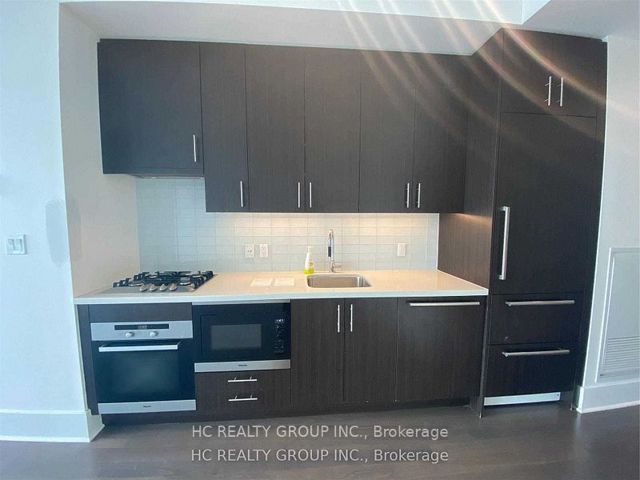 1002 - 29 Queens Quay E