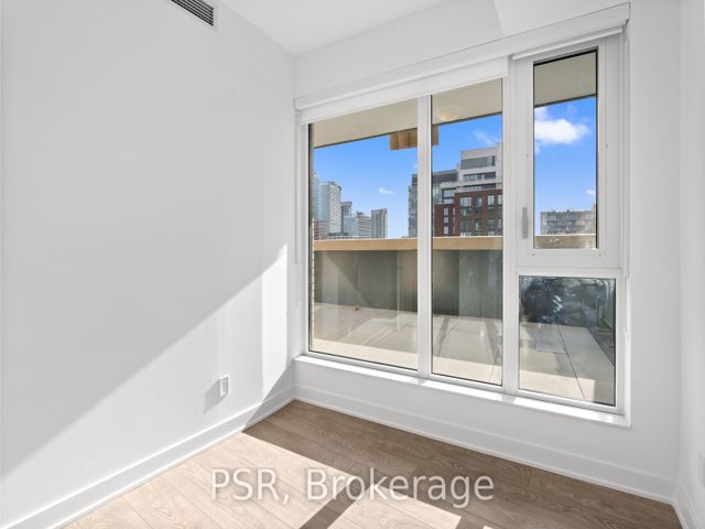 824 - 543 Richmond St W