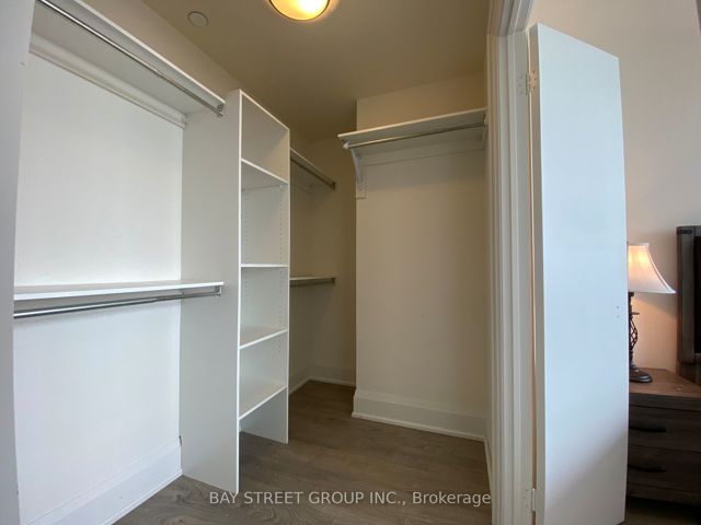 2007 - 30 Roehampton Ave