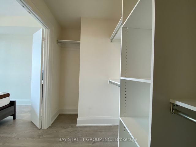 2007 - 30 Roehampton Ave