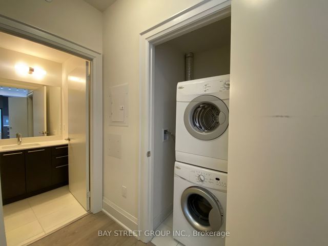2007 - 30 Roehampton Ave