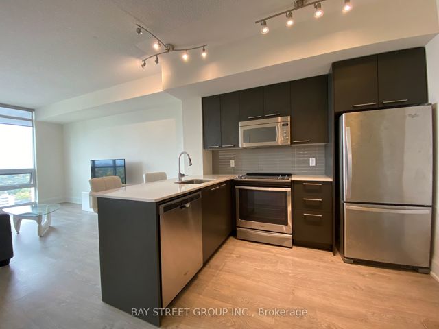 2007 - 30 Roehampton Ave