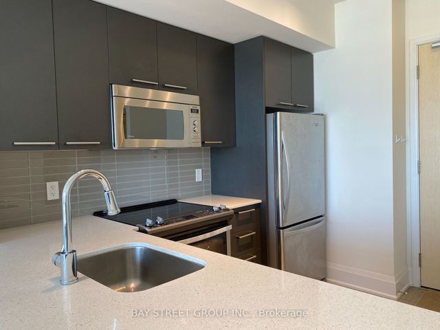 2007 - 30 Roehampton Ave