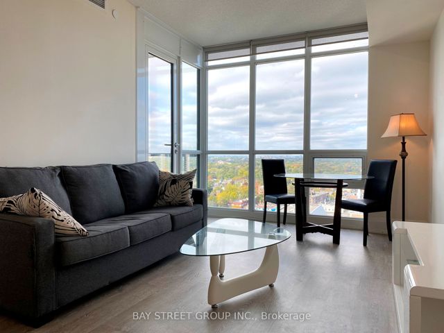 2007 - 30 Roehampton Ave