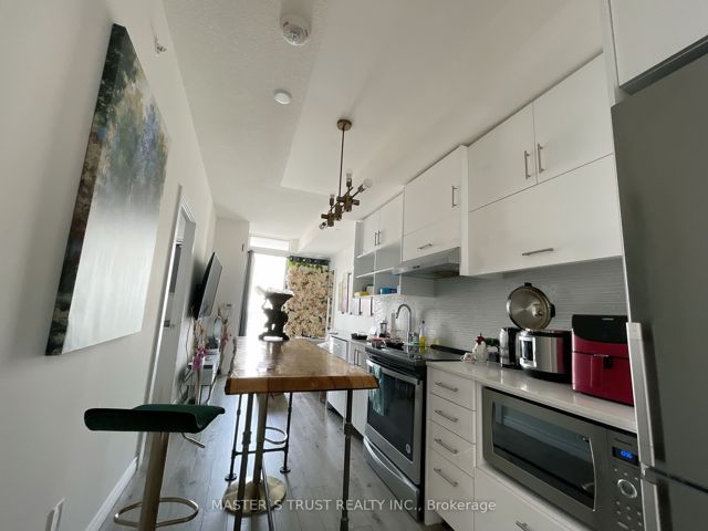 803 - 128 Fairview Mall Dr