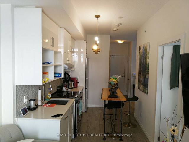 803 - 128 Fairview Mall Dr