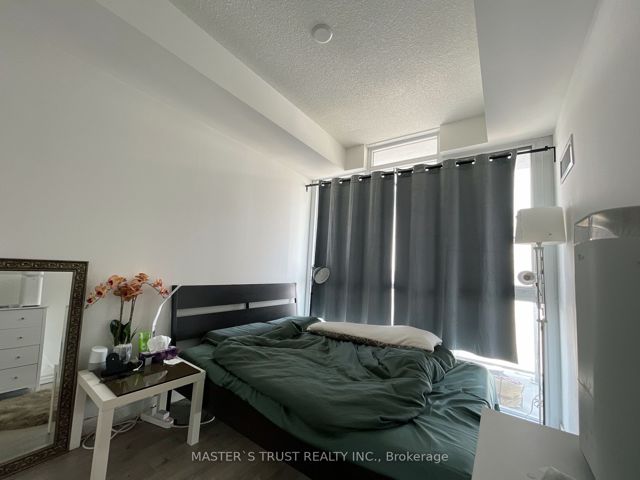 803 - 128 Fairview Mall Dr