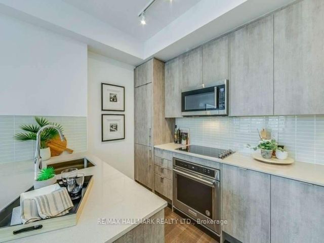 606 - 181 Bedford Rd