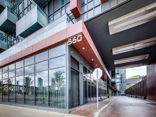 1002 - 560 Front St W