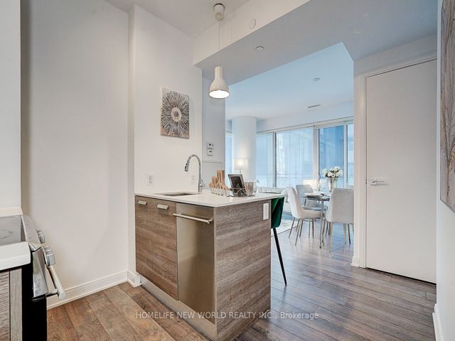 809 - 42 Charles St E