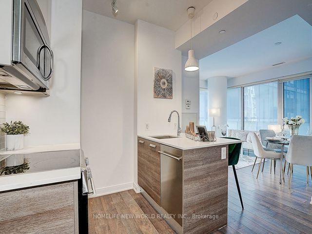 809 - 42 Charles St E