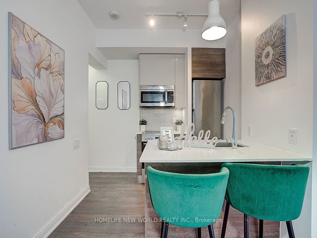 809 - 42 Charles St E