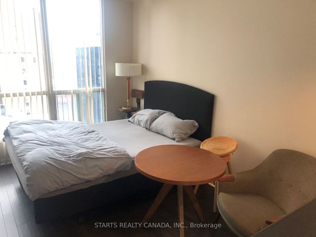 1602 - 7 King St E