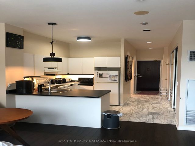 1602 - 7 King St E