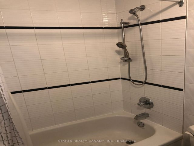 1602 - 7 King St E