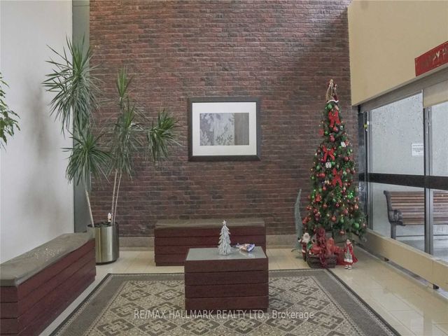 1211 - 260 Seneca Hill Dr
