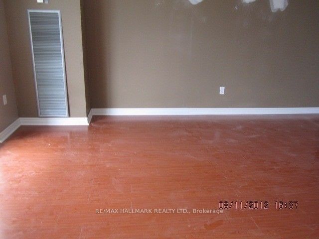 1211 - 260 Seneca Hill Dr