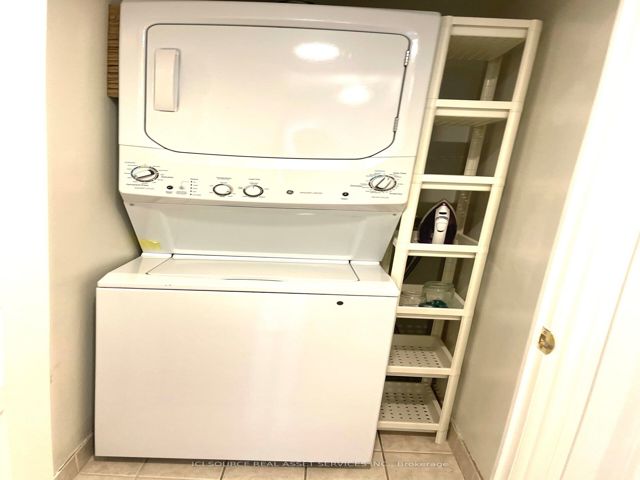 519 - 15 Northtown Way