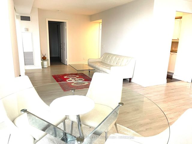 519 - 15 Northtown Way