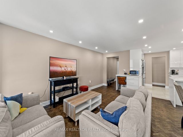 1501 - 130 Neptune Dr