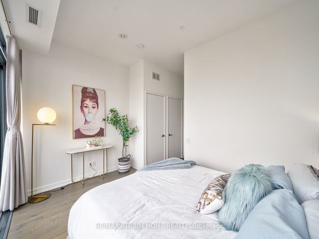 Ph05 - 161 Roehampton Ave