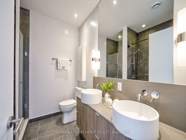 Ph05 - 161 Roehampton Ave
