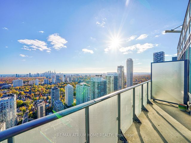Ph05 - 161 Roehampton Ave