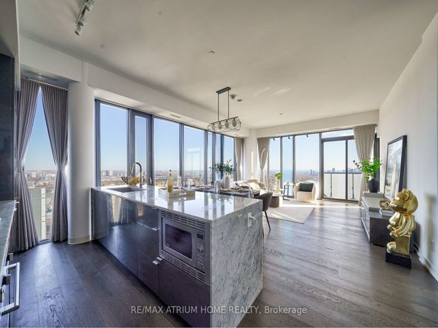 Ph05 - 161 Roehampton Ave