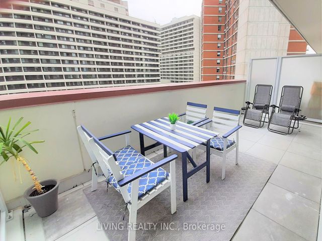 615 - 33 Helendale Ave