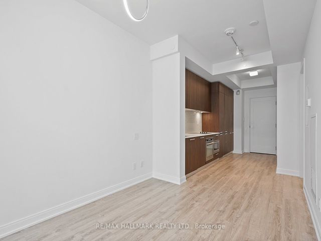 608 - 50 Charles St E