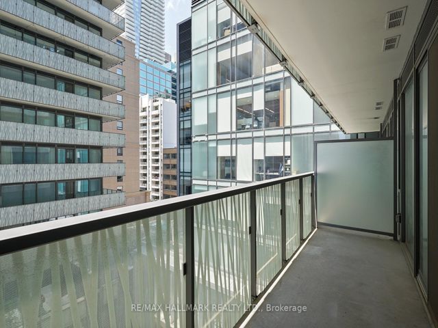 608 - 50 Charles St E