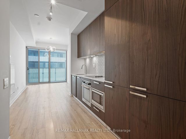 608 - 50 Charles St E