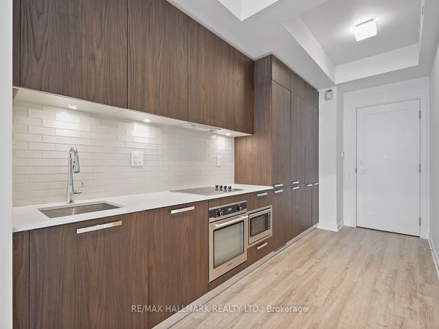 608 - 50 Charles St E