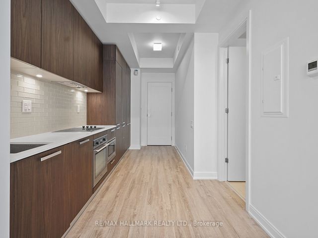 608 - 50 Charles St E