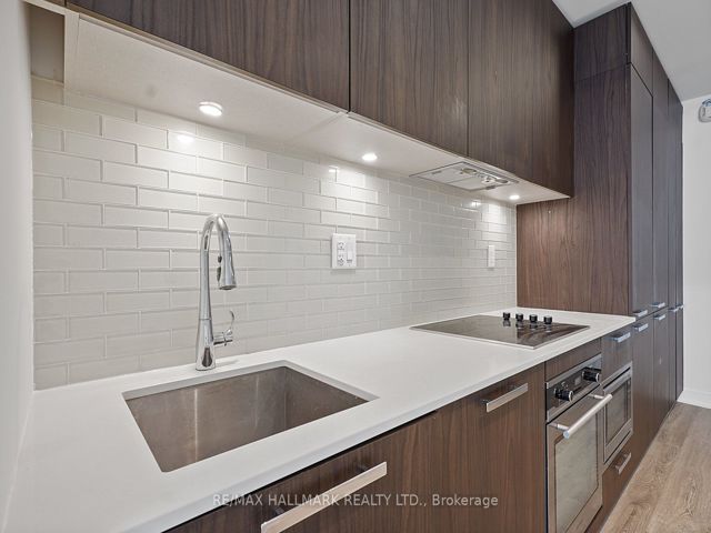 608 - 50 Charles St E