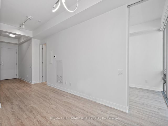 608 - 50 Charles St E