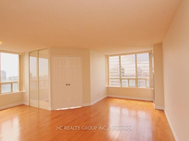 2216 - 7 Bishop Ave Ave