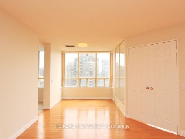 2216 - 7 Bishop Ave Ave