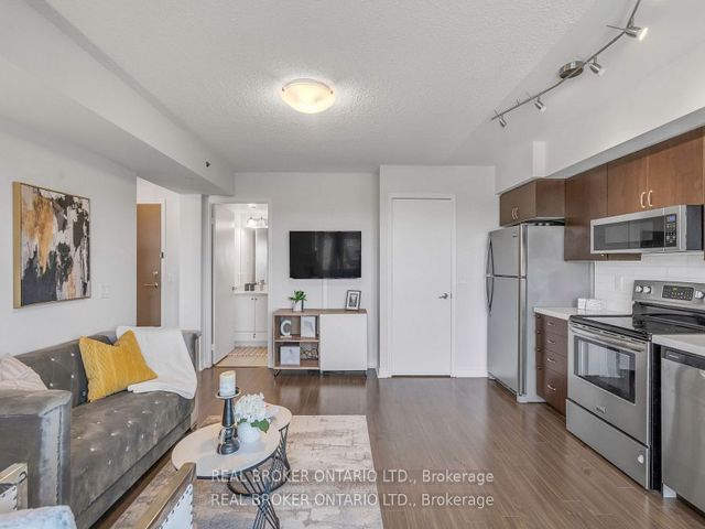 604 - 35 Saranac Blvd