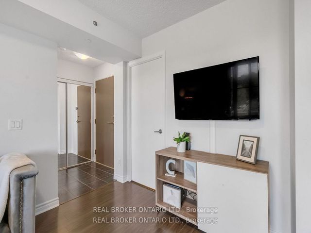604 - 35 Saranac Blvd