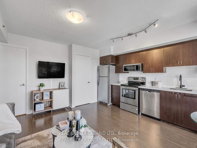 604 - 35 Saranac Blvd